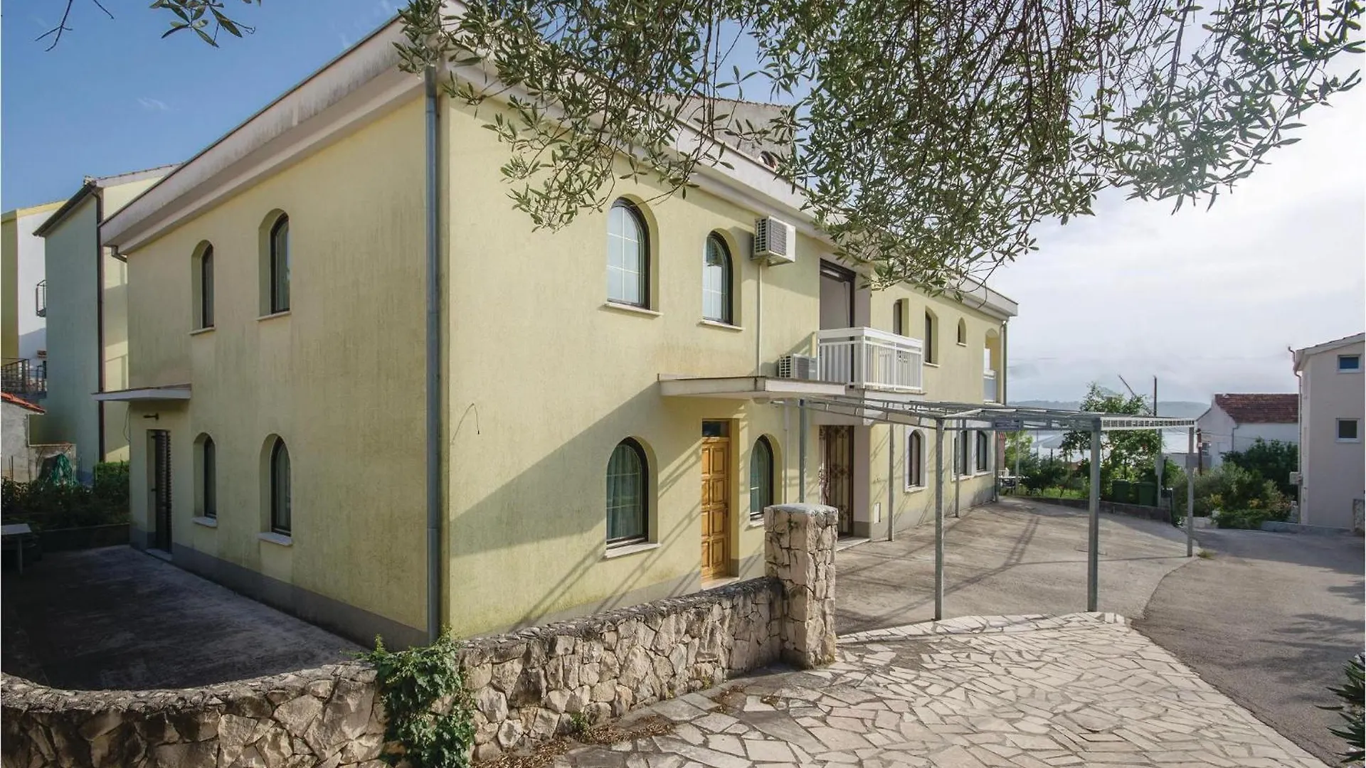 Beautiful Apartment In Okrug Gornji With Wifi Trogir