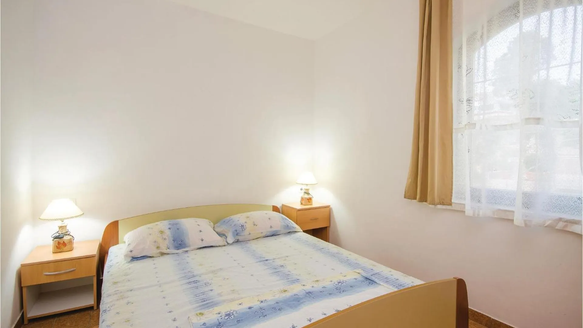 Beautiful Apartment In Okrug Gornji With Wifi Trogir Croatia