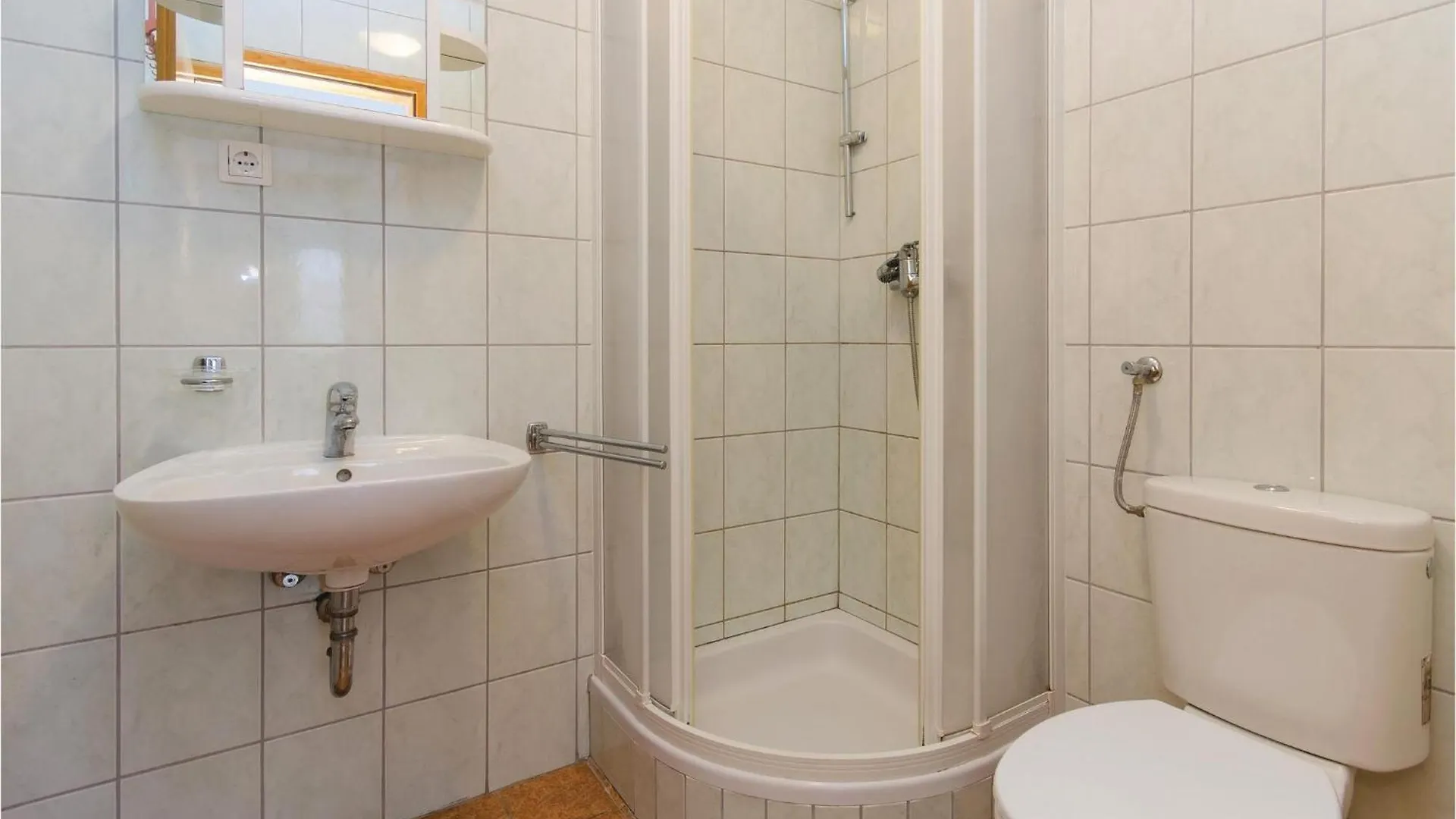 Beautiful Apartment In Okrug Gornji With Wifi Trogir