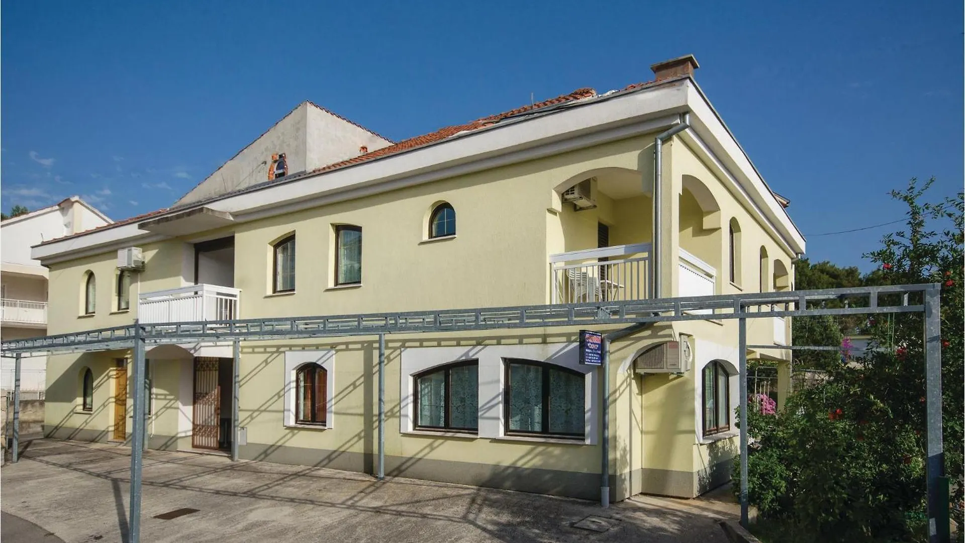 Beautiful Apartment In Okrug Gornji With Wifi Trogir